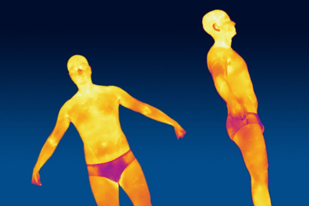 Imagen de figura humana de frente y perfil con mediciones térmicas