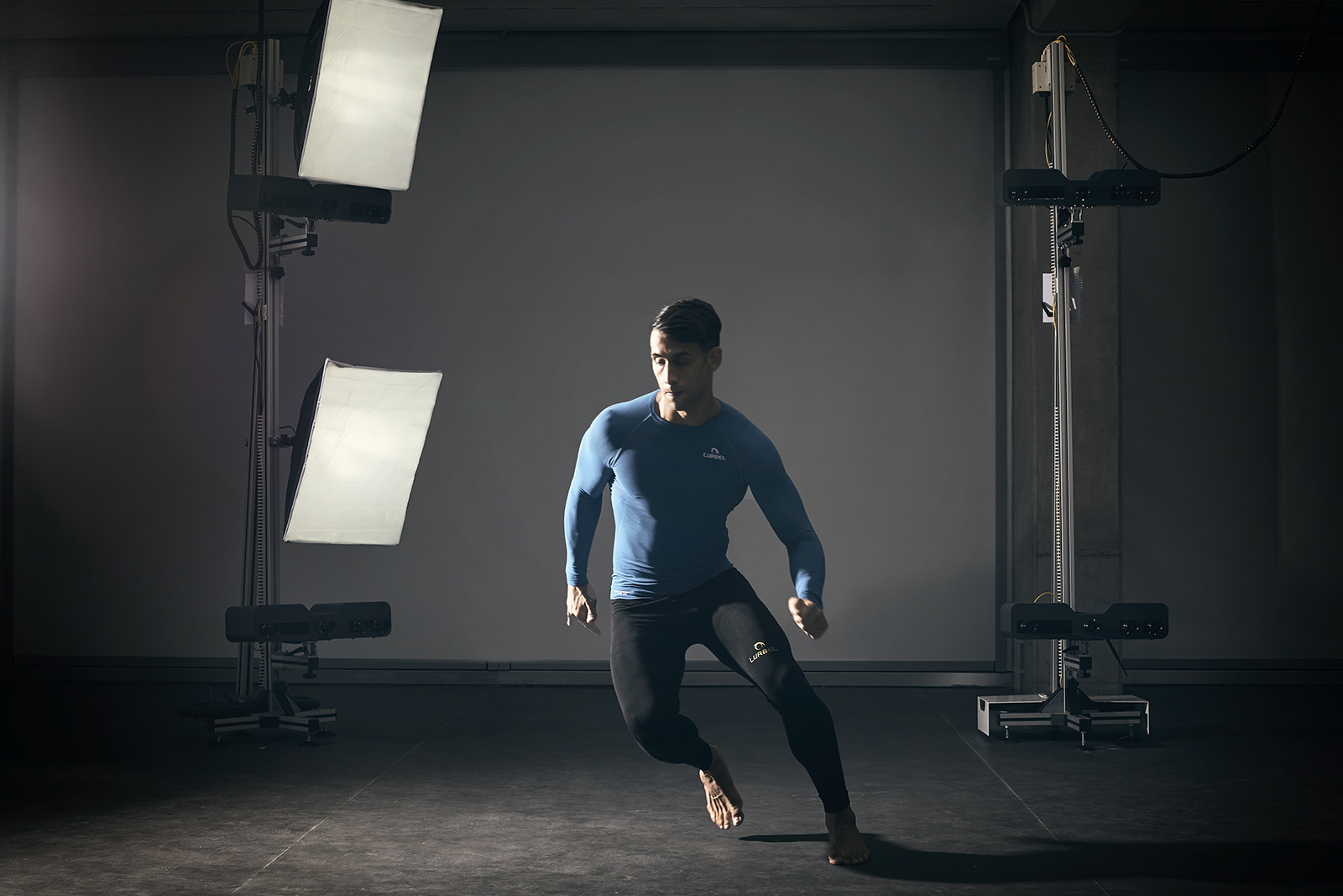 A sportman running in the studio for a Move 4D scan