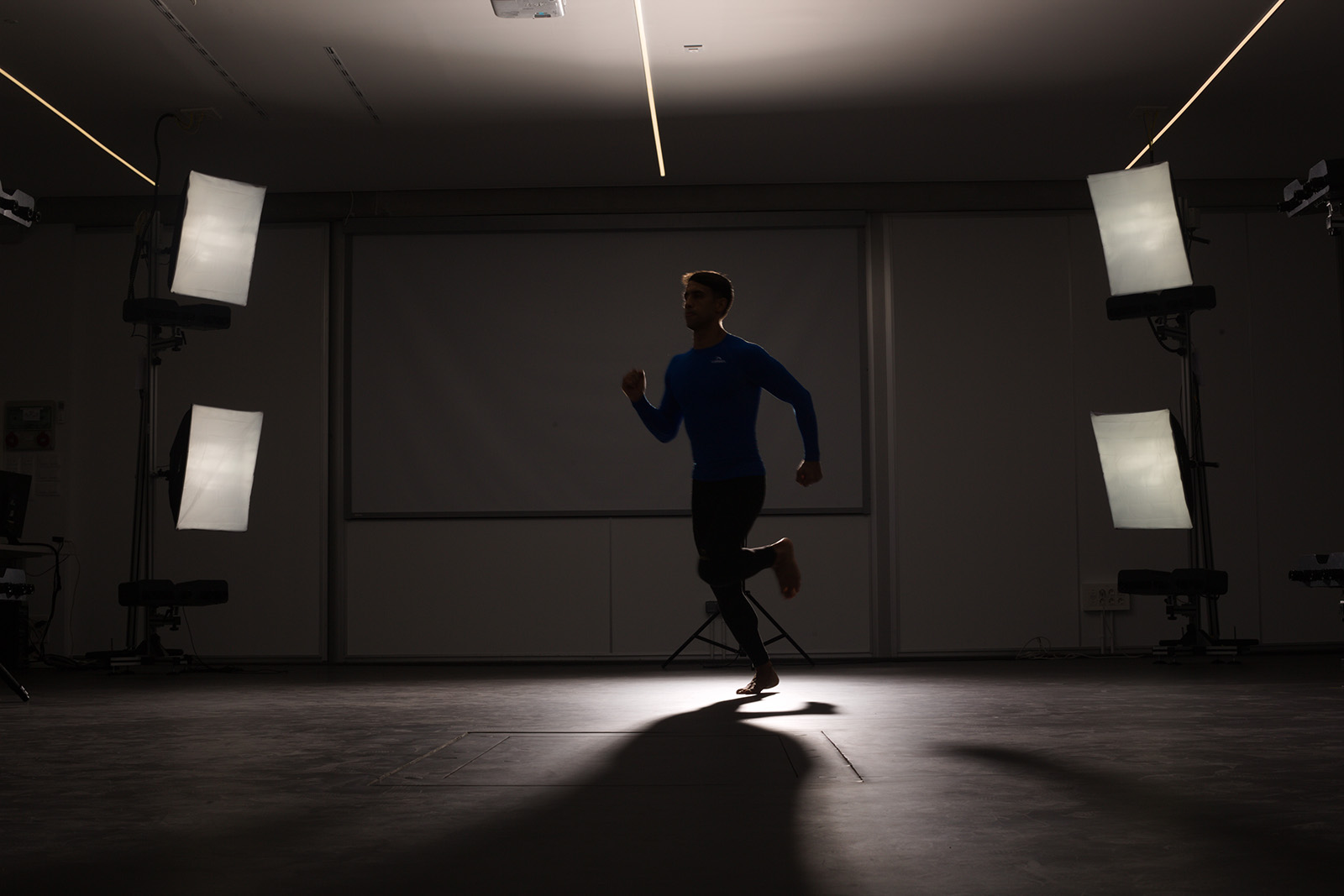 A sportman running in the studio of Move 4D scanner